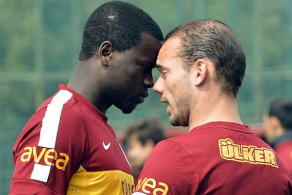 Galatasaray'ın eski futbolcusu Emmanuel Eboue, Sunderland'e transfer olduktan sonra FIFA'dan aldığı ceza sebebiyle kötü günler geçirdiğini ve intihara kalkıştığını itiraf etti.
