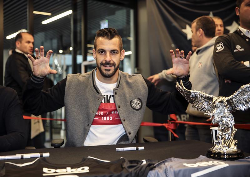 Negredo taraftarla buluştu