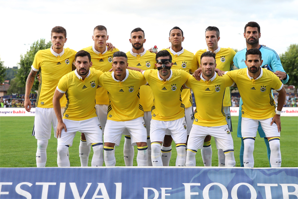 Fenerbahçe'nin muhtemel rakipleri Twitter'da eğlenceli bir şekilde kapıştı.
