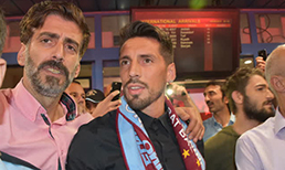 Sosa ve Volkan Şen'e havalimanında coşkulu karşılama