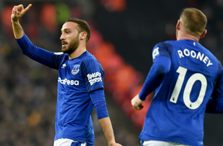 Beşiktaş'tan Everton'a transfer olan Cenk Tosun, Premier Lig'deki ilk maçına 11'de başladı.