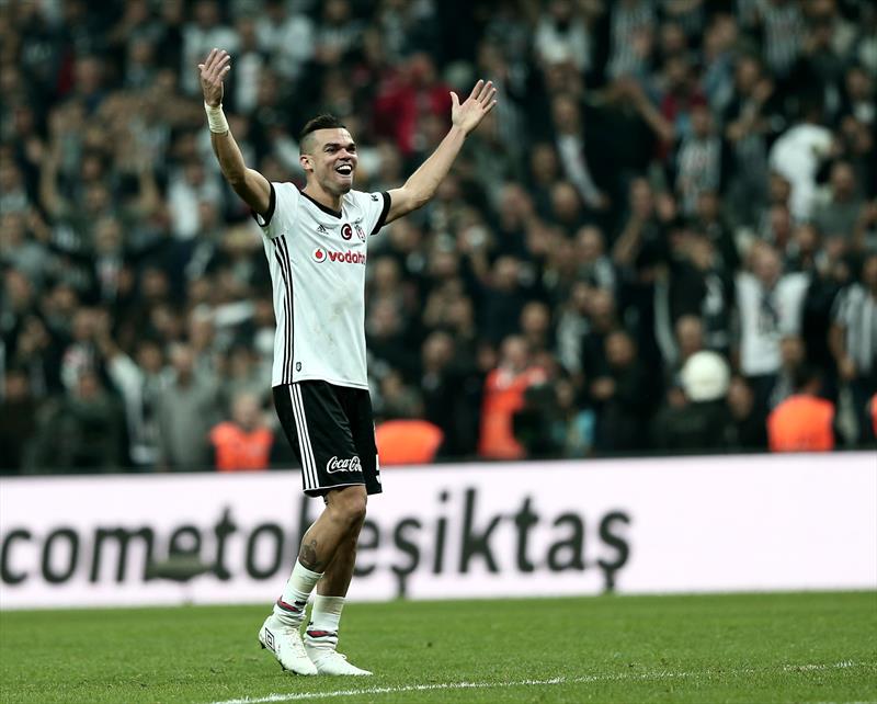Pepe'den şampiyonluk kutlaması!