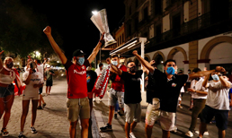 Sevilla taraftarı 6. UEFA Kupasını sokaklarda kutladı
