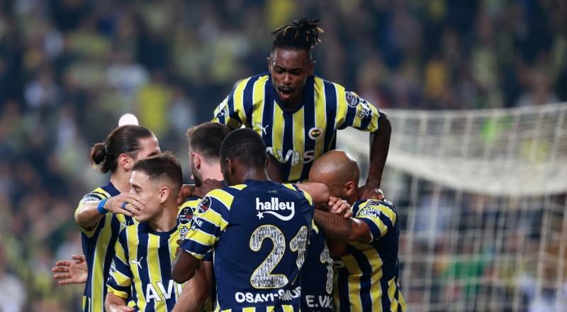 Spor Toto Süper Lig'in 2022/23 sezonunda çıktığı 8 karşılaşmada 25 gol atan Fenerbahçe'de gol yollarında katkı gösteren isimler de dikkatleri çekiyor. Fenerbahçe, bu sezon en fazla oyuncudan gol katkısı takım olmayı da başardı. Peki Fenerbahçe'de hangi isimler gol atmayı başardı? İşte bu sezon Fenerbahçe'de gol atma başarısı gösteren oyuncular...