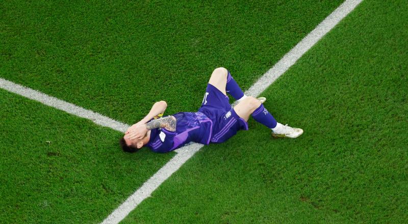 Messi, kaçırdığı penaltının ardından büyük üzüntü yaşadı.